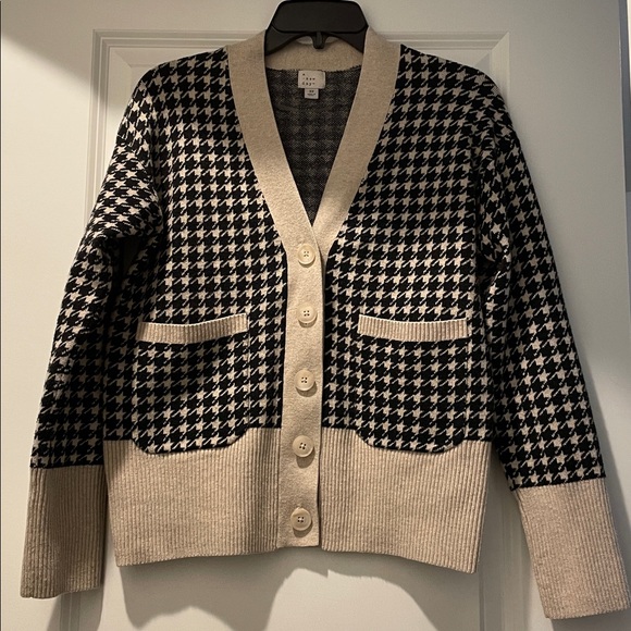 A New Day Sweaters - A New Day Women’s Houndstooth Cardigan Size XS Black Cream Pockets V-Neck